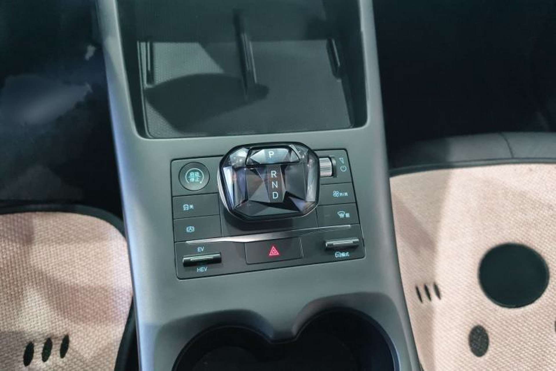 Used BYD Qin PLUS 2025 DM-i Smart Drive 55KM Leading Model Gear Lever