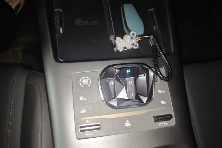 Used BYD Qin PLUS 2025 DM-i Smart Drive 55KM Leading Model Gear Lever