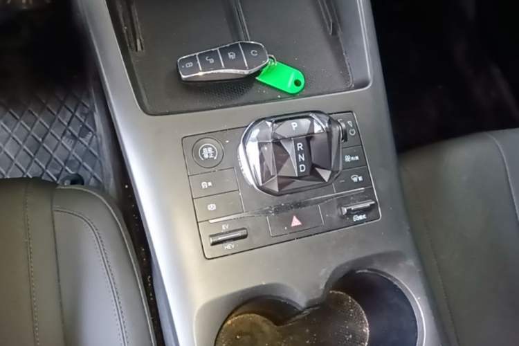 Used BYD Qin PLUS 2025 DM-i Smart Drive 55KM Leading Model Gear Lever