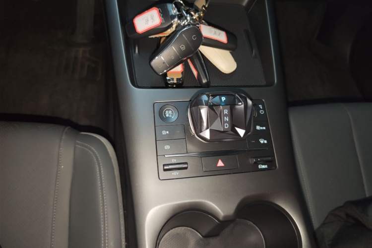Used BYD Qin PLUS 2025 DM-i Smart Drive 55KM Leading Model Gear Lever