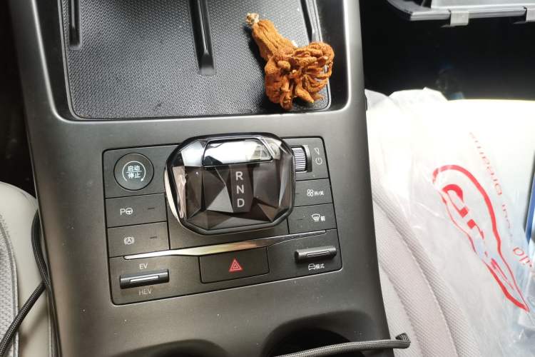 Used BYD Qin PLUS 2025 DM-i Smart Drive 120KM Superior Model Gear Lever