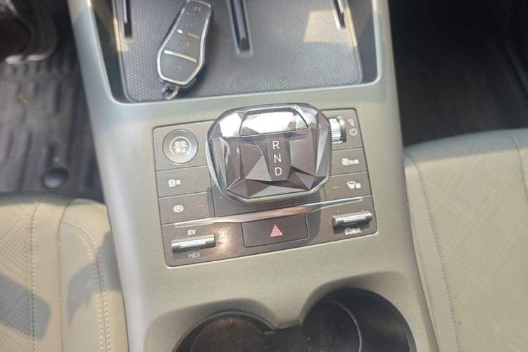 Used BYD Qin PLUS 2025 DM-i Smart Drive 55KM Leading Model Gear Lever