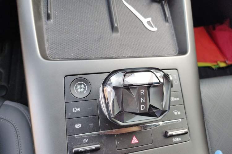 Used BYD Qin PLUS 2025 DM-i Smart Drive 55KM Leading Model Gear Lever