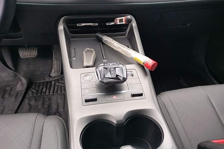 Used BYD Qin PLUS 2025 DM-i Smart Drive 55KM Leading Model Gear Lever