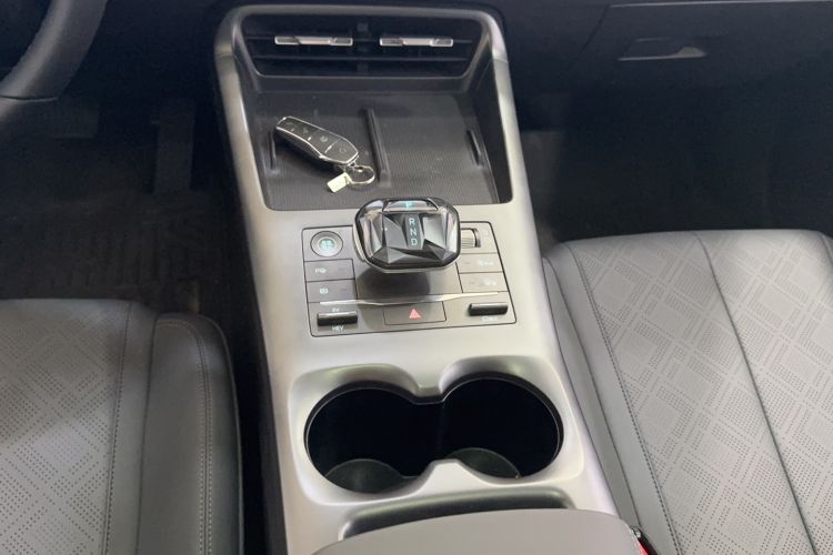 Used BYD Qin PLUS 2025 DM-i Smart Drive 55KM Beyond Model Gear Lever