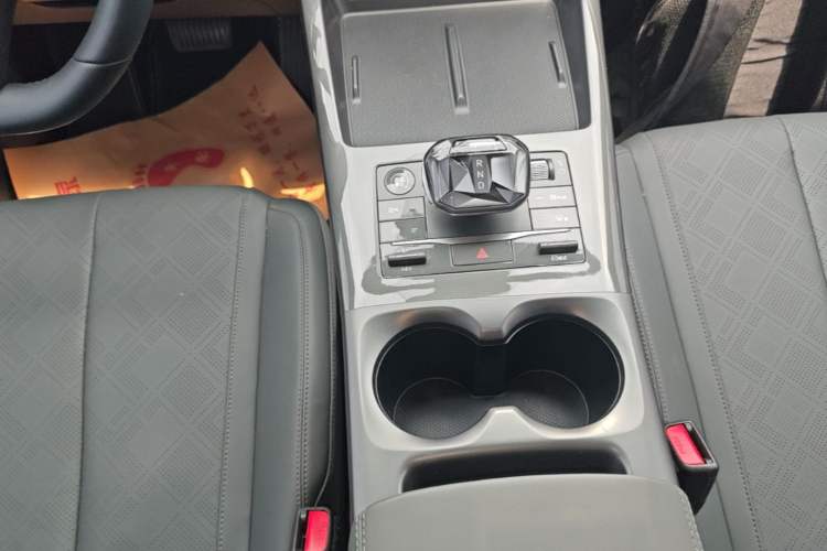 Used BYD Qin PLUS 2025 DM-i Smart Drive 55KM Leading Model Gear Lever