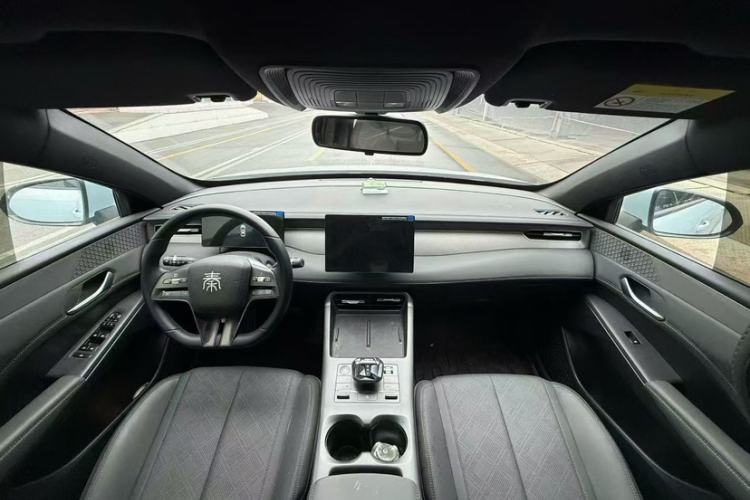 Used BYD Qin PLUS 2025 DM-i Smart Drive 55KM Leading Model Interior 1