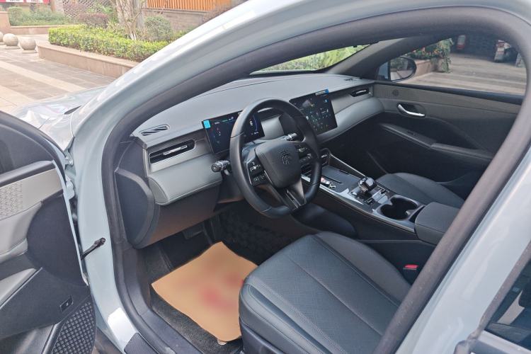 Used BYD Qin PLUS 2025 DM-i Smart Drive 55KM Leading Model Interior 1