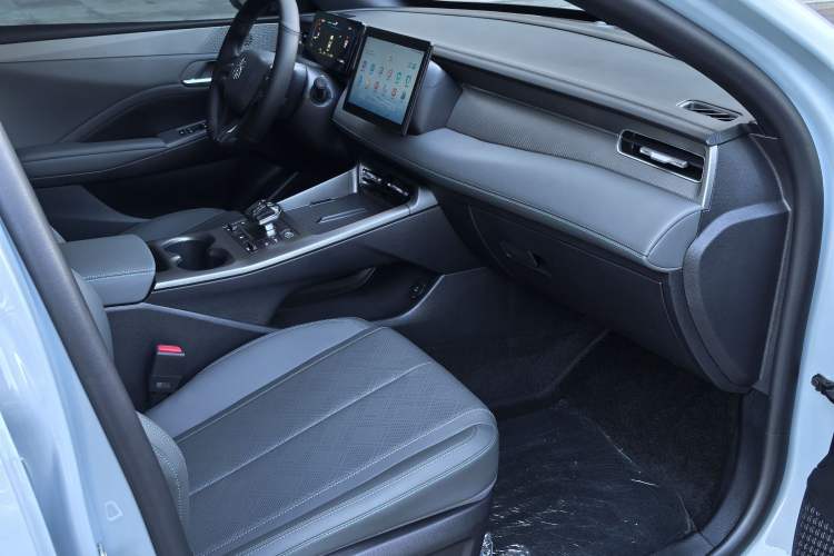Used BYD Qin PLUS 2025 DM-i Smart Drive 55KM Leading Model Interior 3