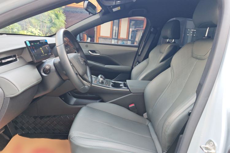 Used BYD Qin PLUS 2025 DM-i Smart Drive 55KM Leading Model Interior 4