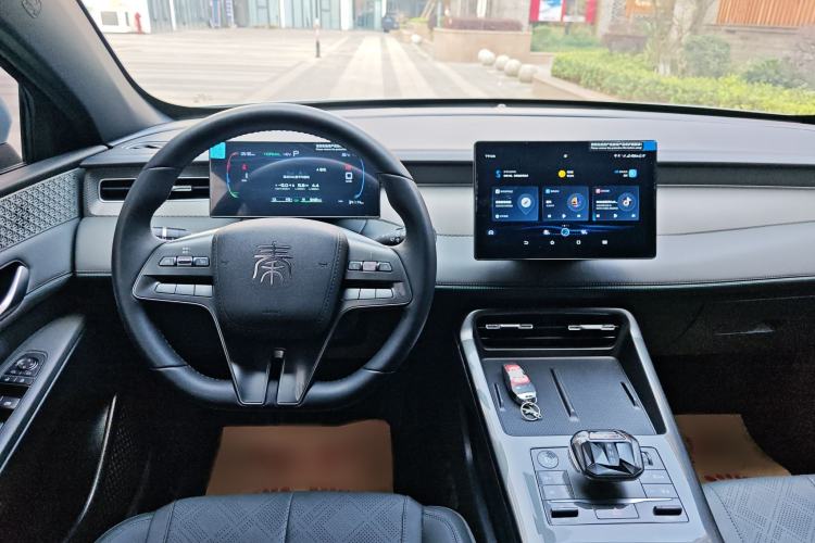 Used BYD Qin PLUS 2025 DM-i Smart Drive 55KM Leading Model Interior 8