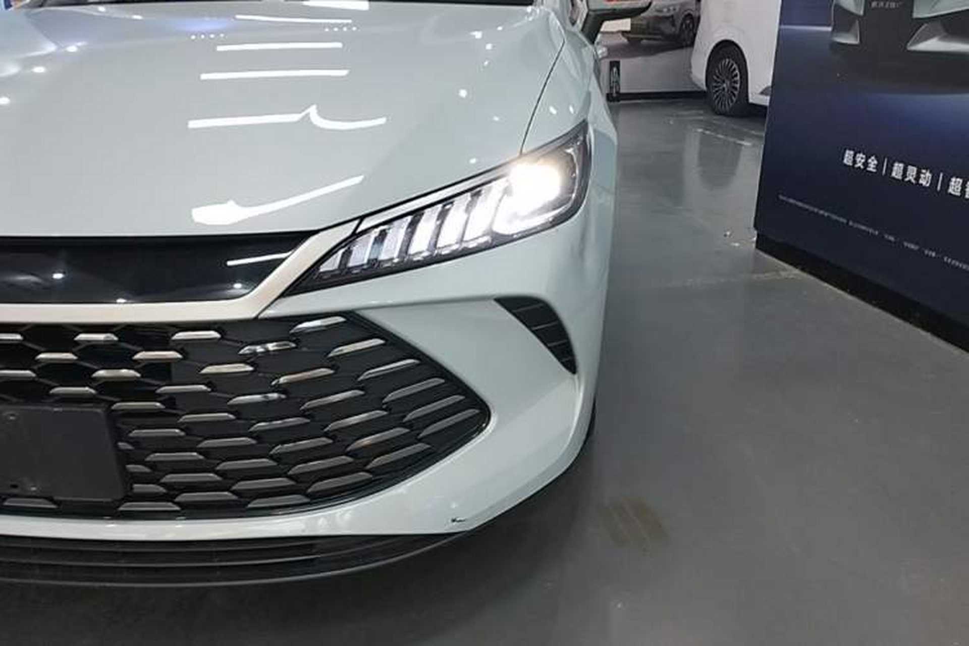 Used BYD Qin PLUS 2025 DM-i Smart Drive 55KM Leading Model Left Front Headlight