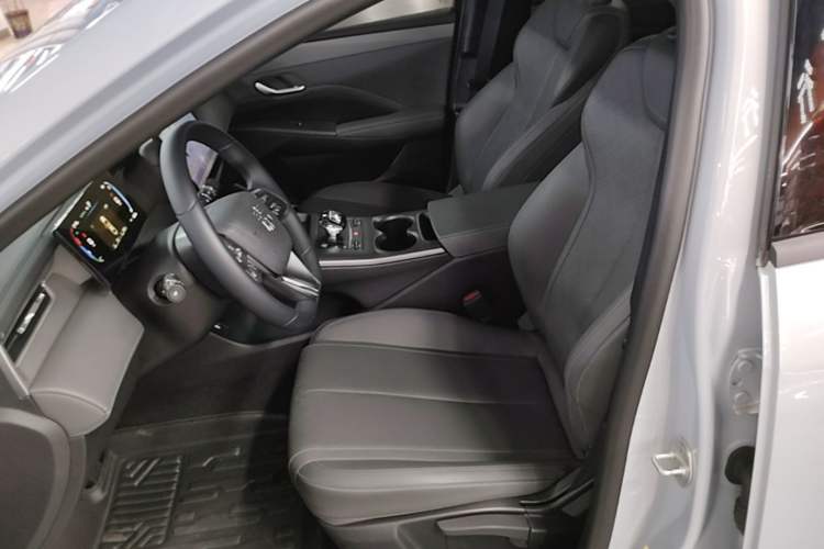 Used BYD Qin PLUS 2025 DM-i Smart Drive 55KM Leading Model Left Front Seat