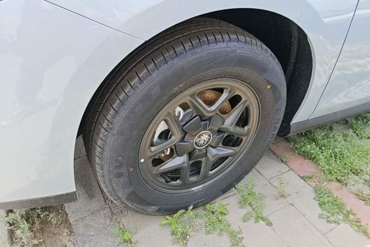 Used BYD Qin PLUS  Left Front Wheel Hub
