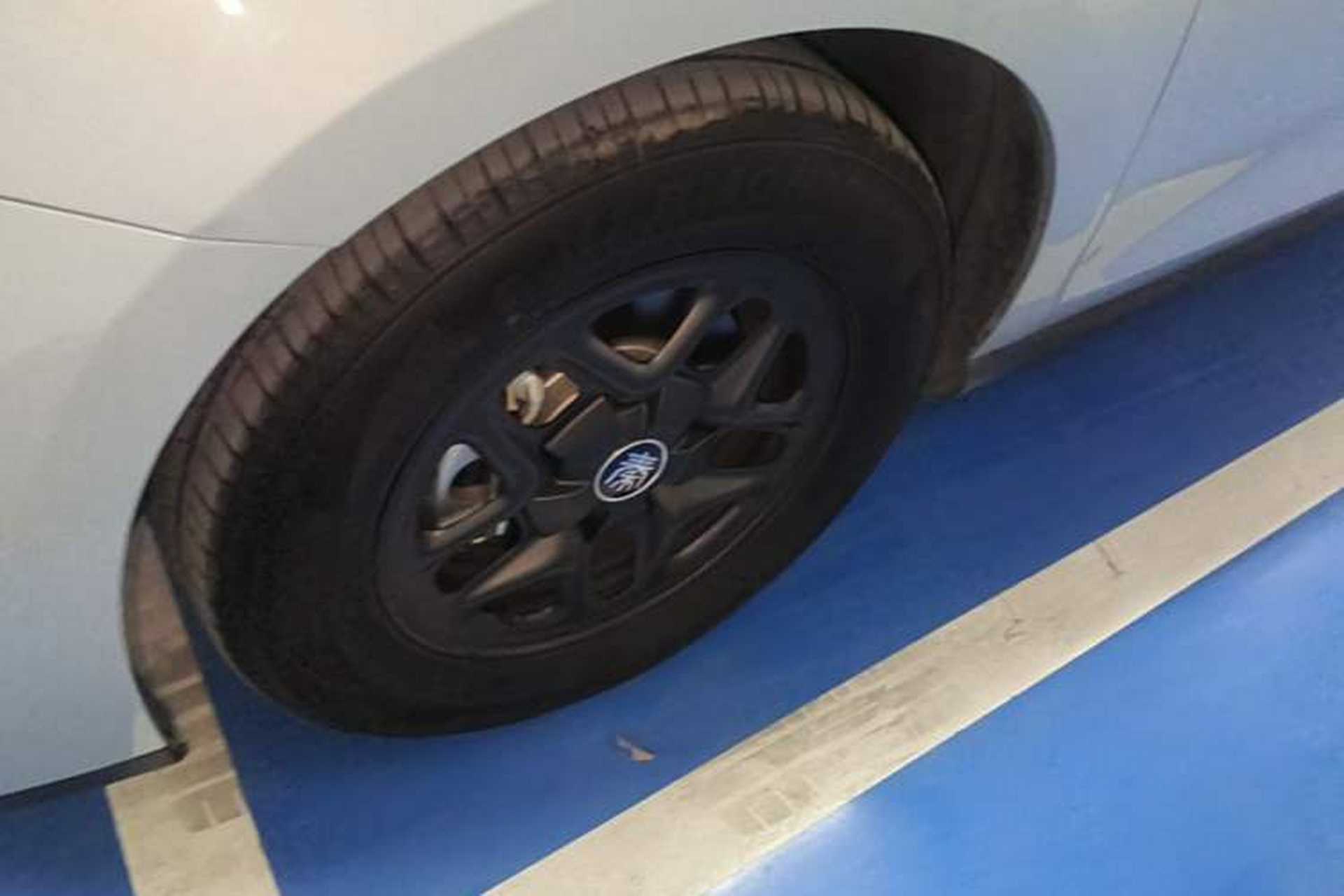Used BYD Qin PLUS 2025 DM-i Smart Drive 55KM Leading Model Left Front Wheel Hub