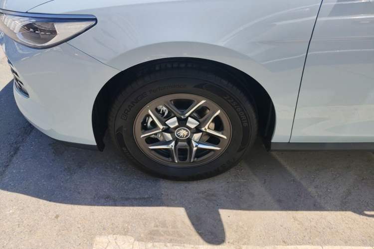 Used BYD Qin PLUS 2025 DM-i Smart Drive 55KM Leading Model Left Front Wheel Hub