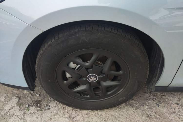 Used BYD Qin PLUS 2025 DM-i Smart Drive 55KM Leading Model Left Front Wheel Hub
