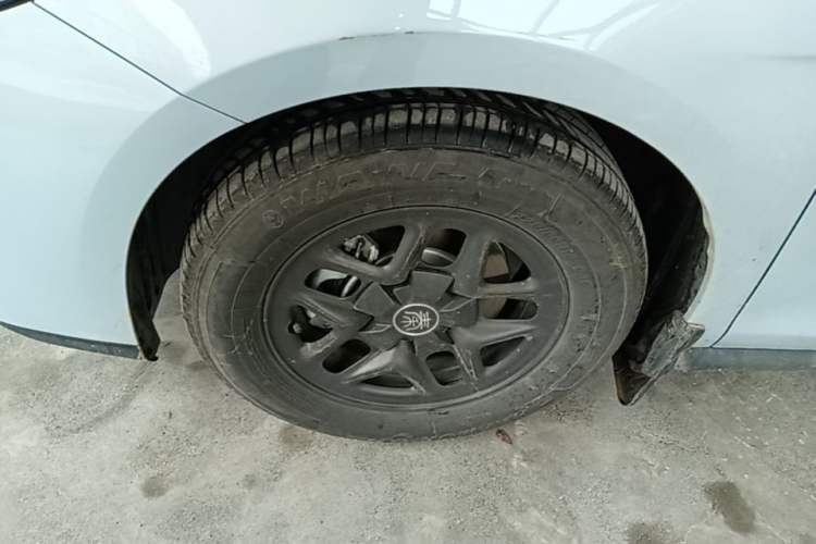Used BYD Qin PLUS 2025 DM-i Smart Drive 55KM Leading Model Left Front Wheel Hub