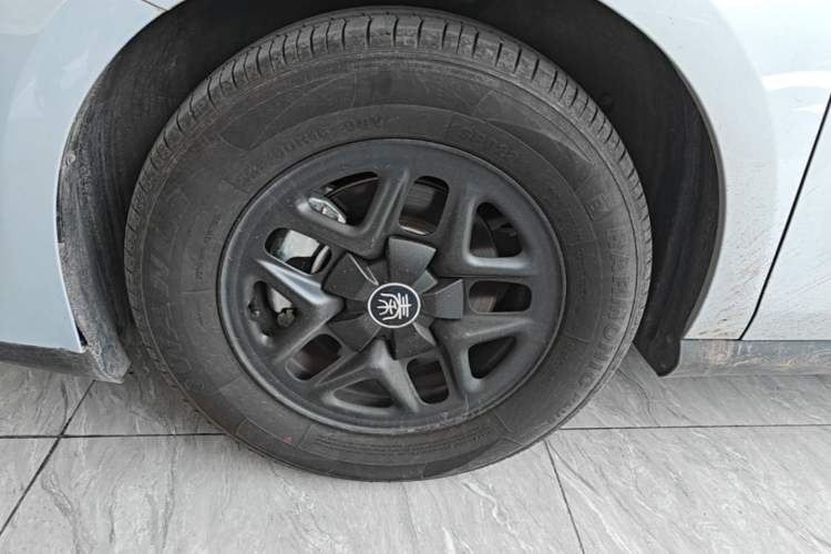 Used BYD Qin PLUS 2025 DM-i Smart Drive 55KM Leading Model Left Front Wheel Hub