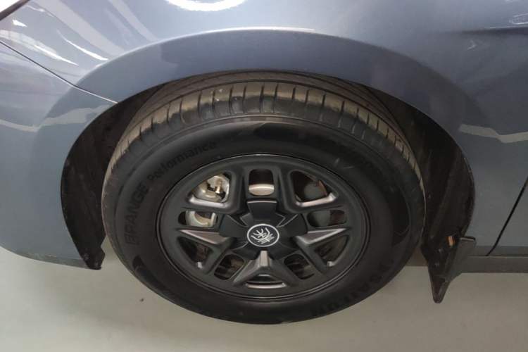 Used BYD Qin PLUS 2025 DM-i Smart Drive 55KM Leading Model Left Front Wheel Hub