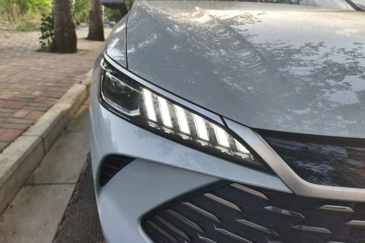 Used BYD Qin PLUS 2025 DM-i Smart Drive 55KM Leading Model Right Front Headlight