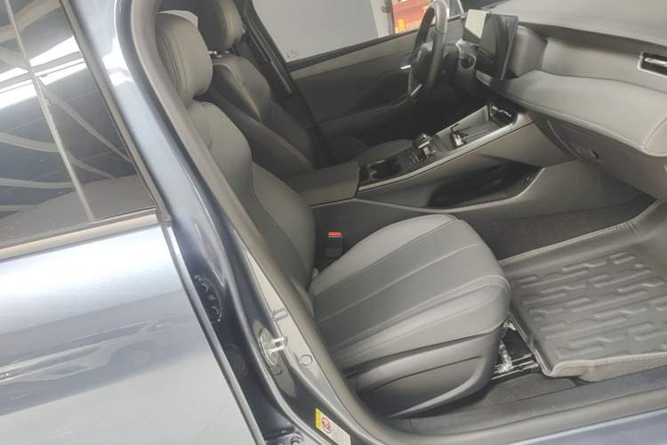 Used BYD Qin PLUS 2025 DM-i Smart Drive 55KM Leading Model Right Front Seat