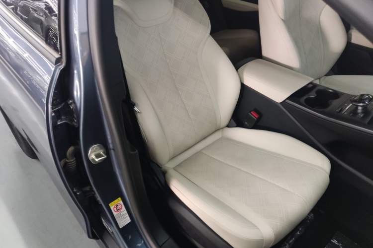 Used BYD Qin PLUS 2025 DM-i Smart Drive 55KM Leading Model Right Front Seat