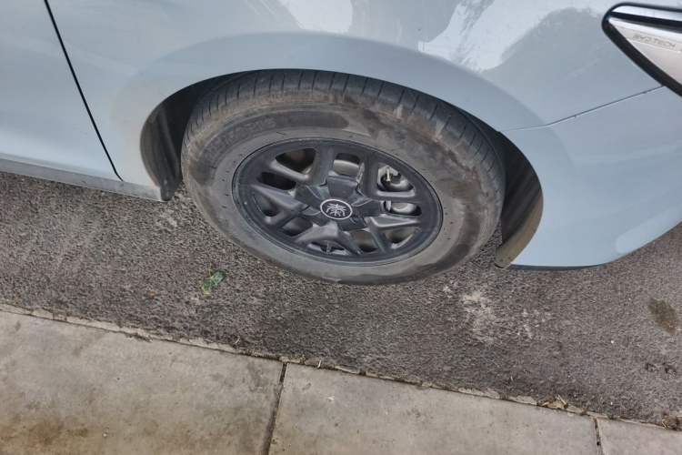 Used BYD Qin PLUS 2025 DM-i Smart Drive 55KM Leading Model Right Front Wheel Hub
