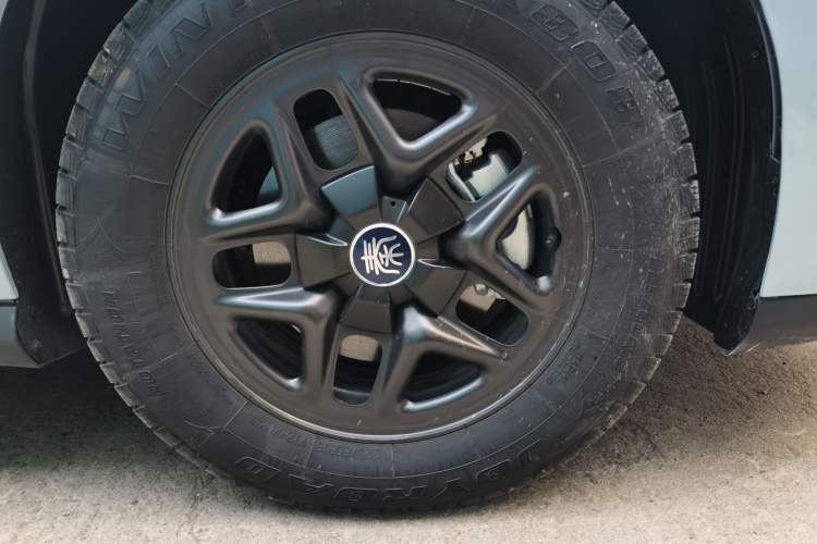 Used BYD Qin PLUS 2025 DM-i Smart Drive 55KM Leading Model Right Front Wheel Hub