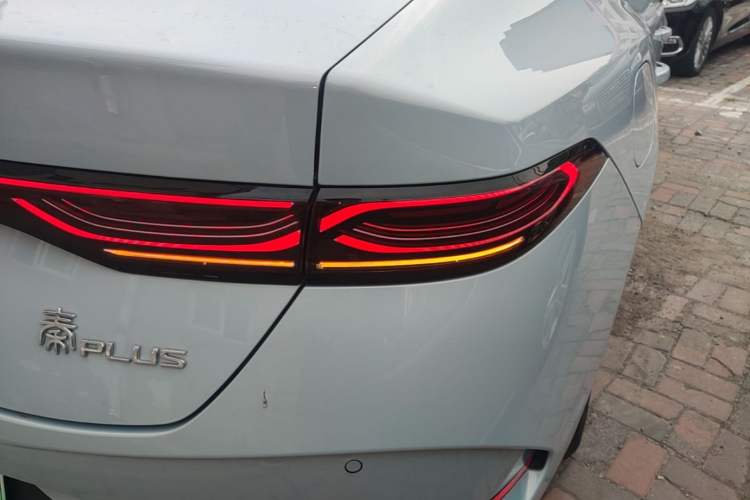 Used BYD Qin PLUS 2025 DM-i Smart Drive 55KM Leading Model Right Rear Taillight