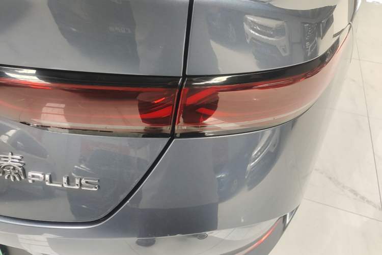Used BYD Qin PLUS 2025 DM-i Smart Drive 55KM Leading Model Right Rear Taillight