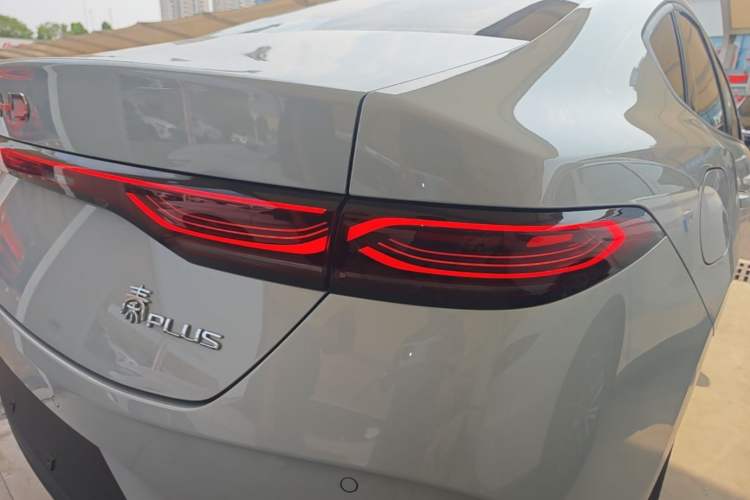 Used BYD Qin PLUS 2025 DM-i Smart Drive 55KM Leading Model Right Rear Taillight