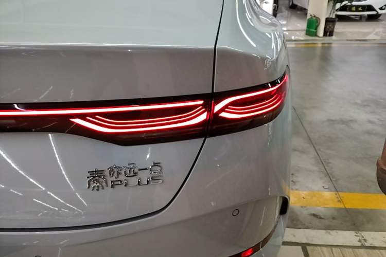 Used BYD Qin PLUS 2025 DM-i Smart Drive 55KM Leading Model Right Rear Taillight