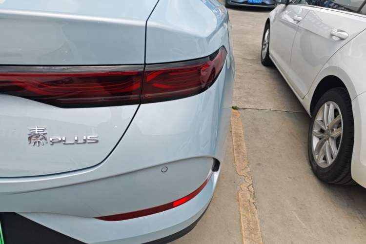 Used BYD Qin PLUS 2025 DM-i Smart Drive 55KM Leading Model Right Rear Taillight