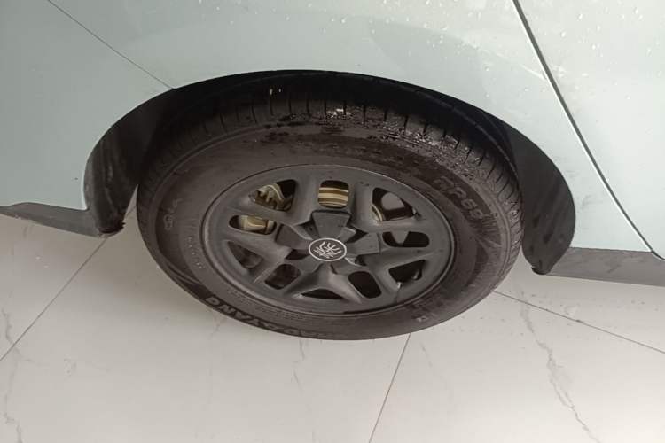 Used BYD Qin PLUS 2025 DM-i Smart Drive 55KM Leading Model Right Rear Wheel Hub
