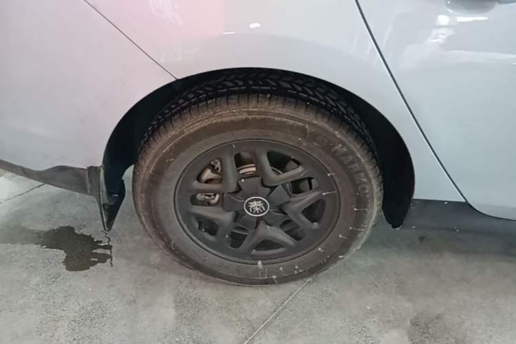 Used BYD Qin PLUS 2025 DM-i Smart Drive 55KM Leading Model Right Rear Wheel Hub