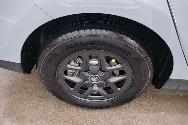 Used BYD Qin PLUS 2025 DM-i Smart Drive 55KM Leading Model Right Rear Wheel Hub