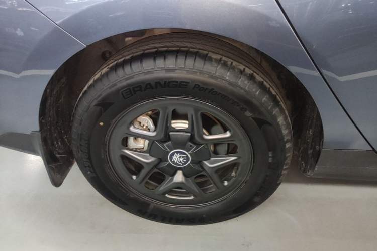 Used BYD Qin PLUS 2025 DM-i Smart Drive 55KM Leading Model Right Rear Wheel Hub