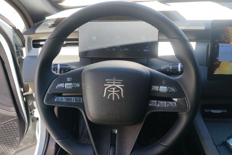Used BYD Qin PLUS 2025 DM-i Smart Drive 55KM Leading Model Steering Wheel