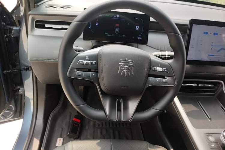 Used BYD Qin PLUS 2025 DM-i Smart Drive 55KM Leading Model Steering Wheel