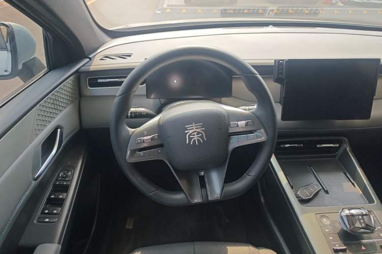 Used BYD Qin PLUS 2025 DM-i Smart Drive 55KM Leading Model Steering Wheel