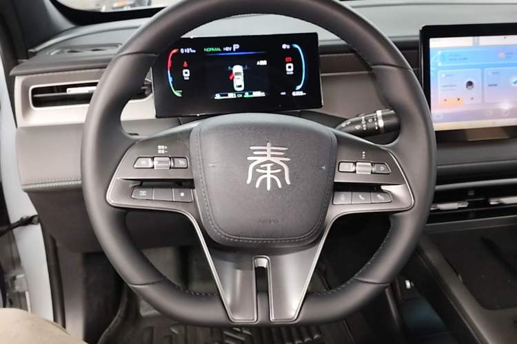 Used BYD Qin PLUS 2025 DM-i Smart Drive 55KM Leading Model Steering Wheel