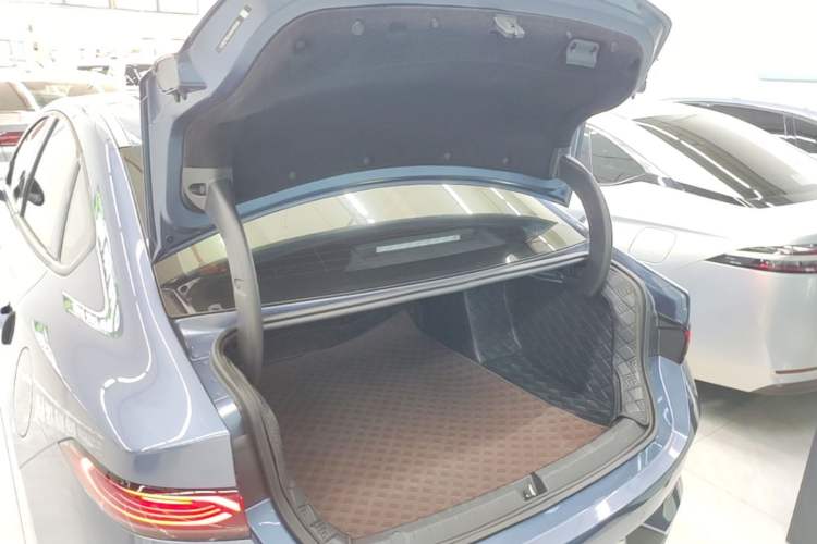 Used BYD Qin PLUS 2025 DM-i Smart Drive 55KM Leading Model Trunk