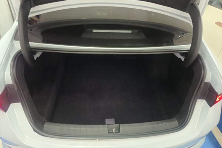 Used BYD Qin PLUS 2025 DM-i Smart Drive 55KM Leading Model Trunk