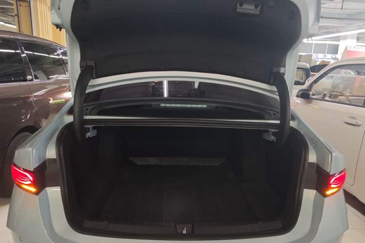 Used BYD Qin PLUS 2025 DM-i Smart Drive 55KM Leading Model Trunk
