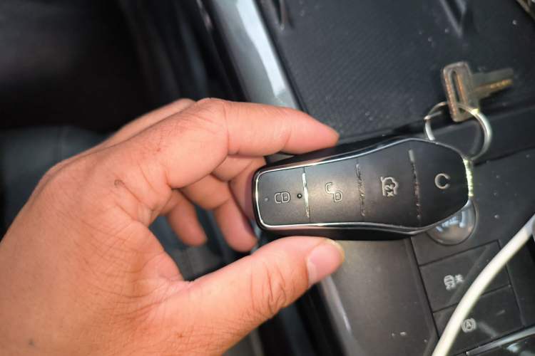 Used BYD Qin PLUS 2025 DM-i Smart Drive 55KM Leading Model Vehicle Key