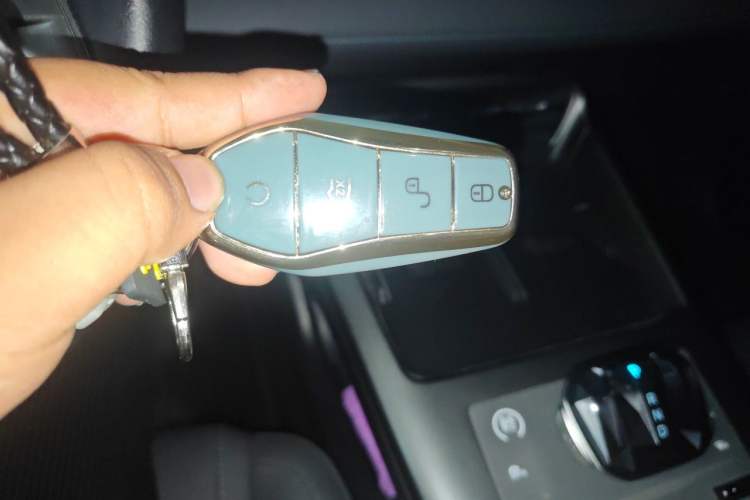 Used BYD Qin PLUS 2025 DM-i Smart Drive 55KM Leading Model Vehicle Key