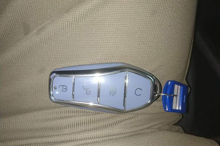 Used BYD Qin PLUS 2025 DM-i Smart Drive 55KM Leading Model Vehicle Key