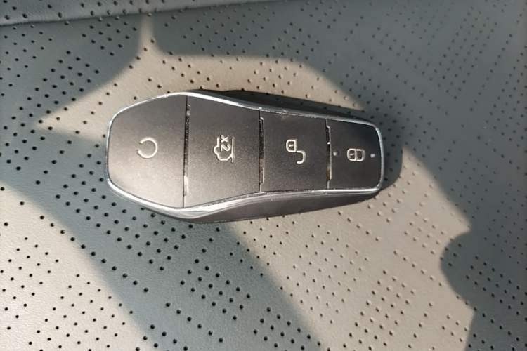 Used BYD Qin PLUS 2025 DM-i Smart Drive 55KM Leading Model Vehicle Key