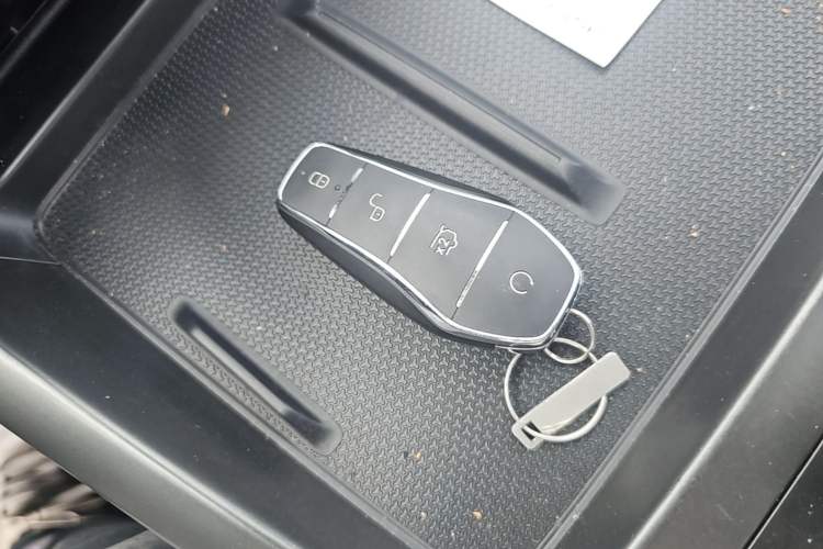 Used BYD Qin PLUS 2025 EV Smart Drive Edition 510KM Leading Model Vehicle Key